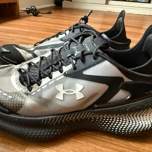 Under Armour Men's Black and White Athletic Shoes
